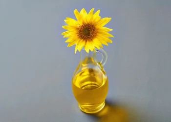 IS SUNFLOWER OIL BAD FOR YOU? THE TRUTH ABOUT THIS COMMON COOKING OIL